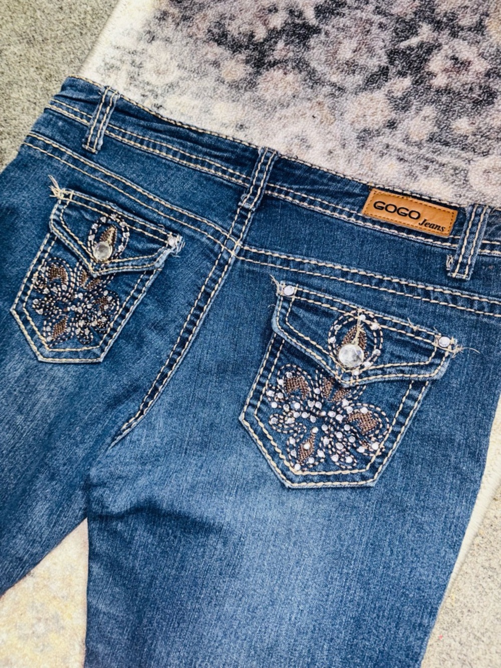 GOGO Women’s Medium Blue Straight-Leg Jeans